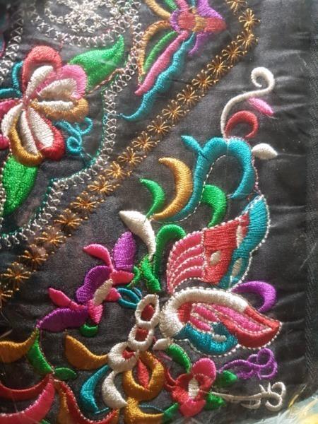 Gorgeousluxury Asian embroidered evening purse clutch with wrist strap