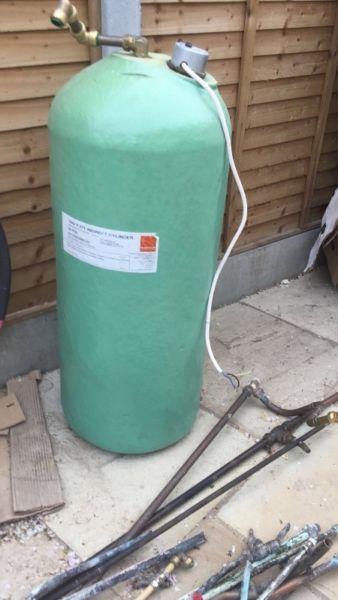 HOT WATER CYLINDER