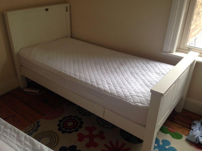 2 Single Beds with mattresses