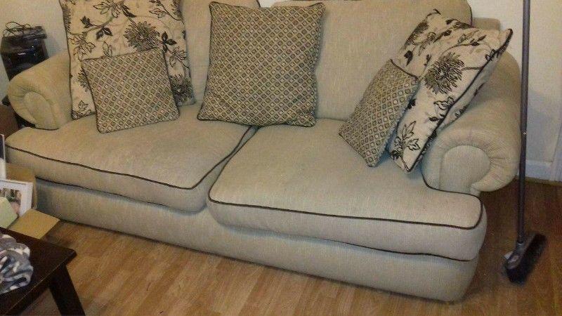 3 seater sofa and 2 chairs
