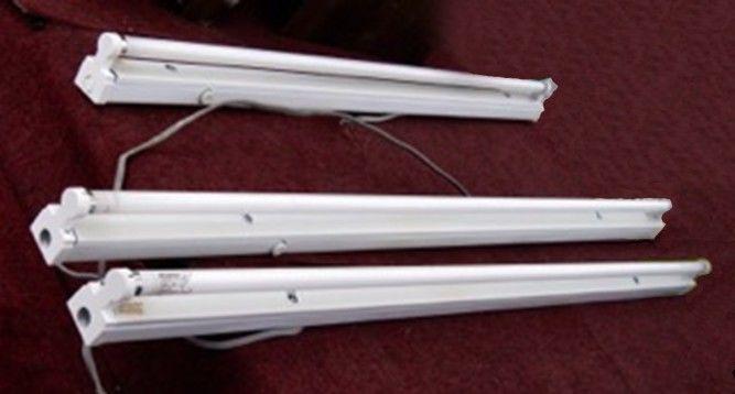 Fluorescent single tube light fittings (3) - Good condition