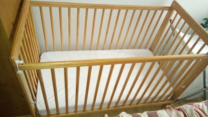 Cot bed/Crib with mattress