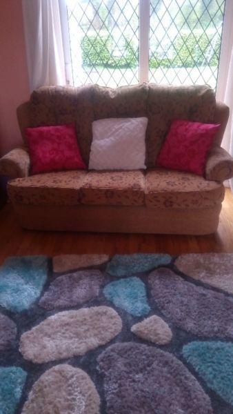 Three-Seater Sofa In Great Condition For Sale €200