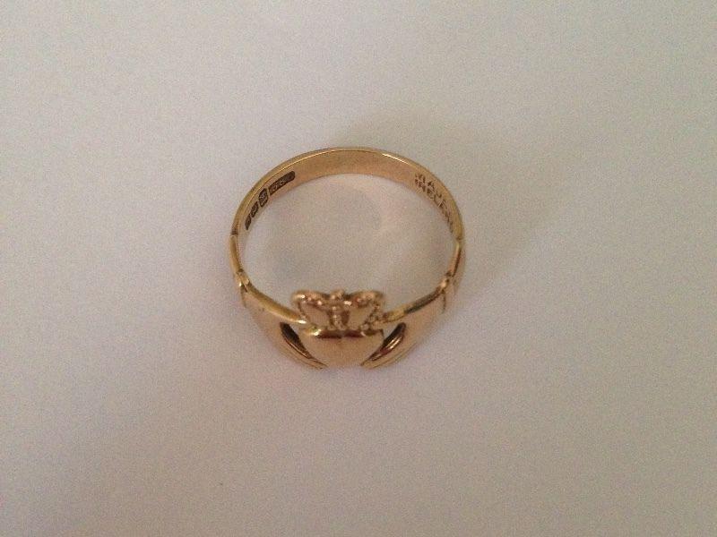 Ladies 14kt yellow gold traditional claddagh ring