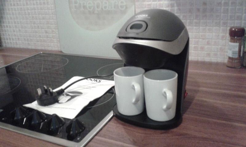 FREE: coffee maker with 2 cups