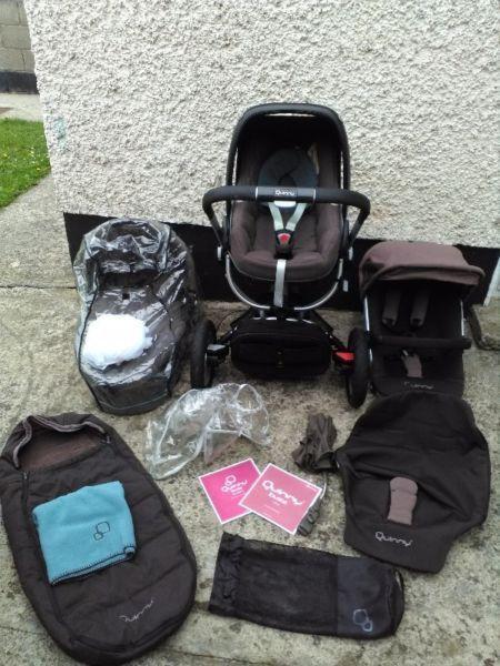 3 in 1 Quinny Buzz Travel System in Brown with Maxi Cosi car seat.Mint.Like New