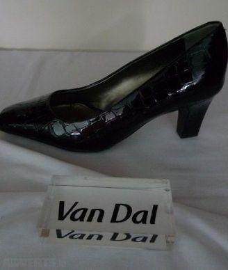LADIES COURT SHOES (BRAND NEW)