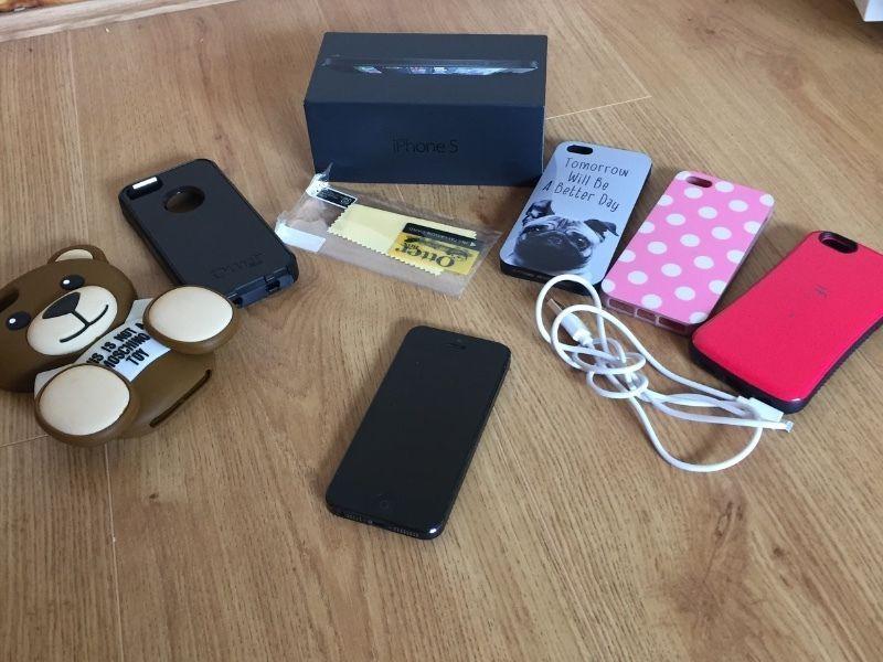 iPhone 5 16GB Vodafone with cases and charger