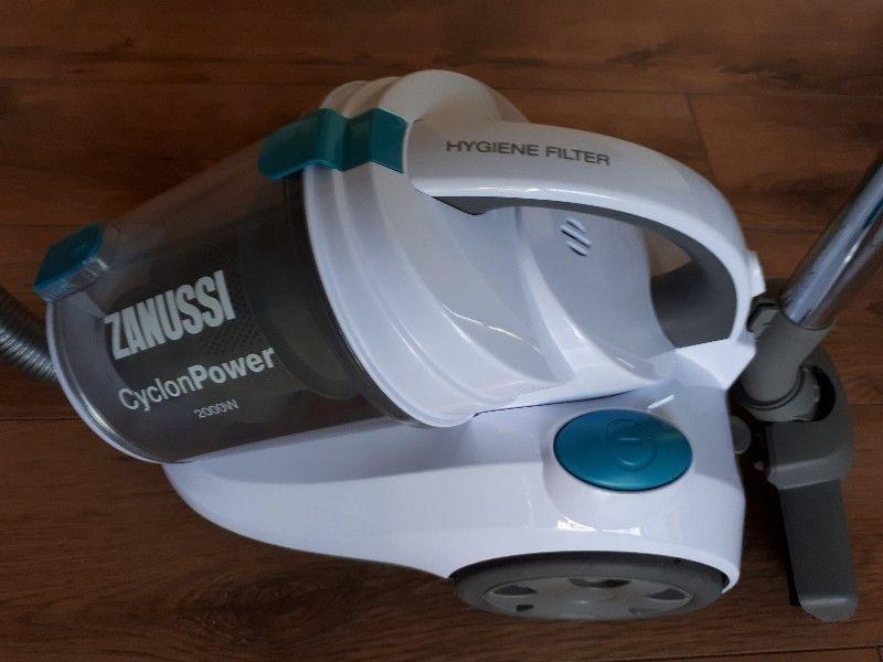 zanussi bagless vacuum cleaner 2000 watts