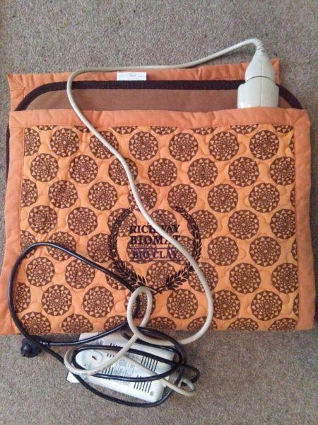 Mini bio-mat. Excellent condition, Cotton quilted cover included