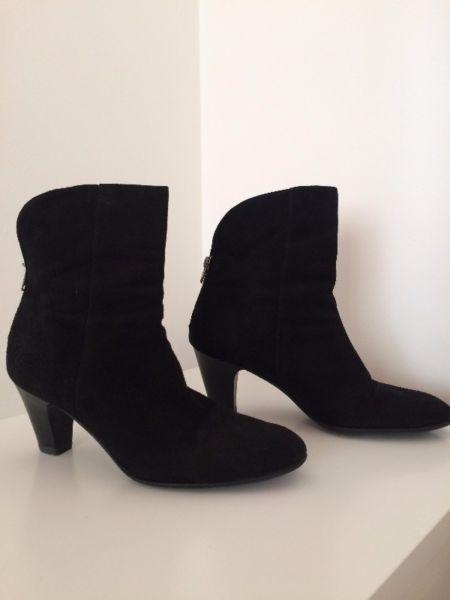 Black suede shoes (lovely model, Italian design)