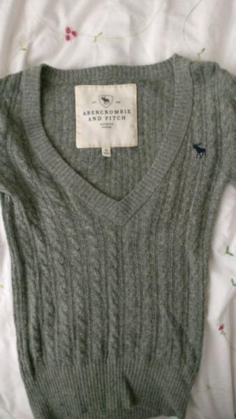 Abercrombie and Fitch Women's V Neck, XS