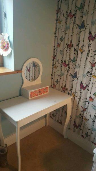Childs DRESSING TABLE