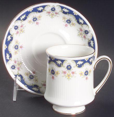 Vintage Elegant Fine Bone China tea & coffee set in great condition