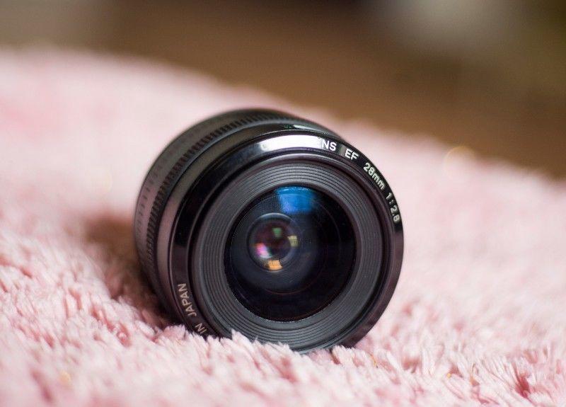 Canon EF 28 mm - 2.8 lens