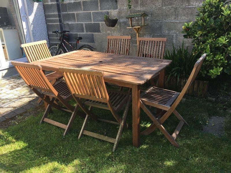Garden table and 6 folding chairs