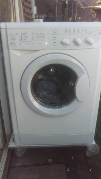 Indesit washer / dryer
