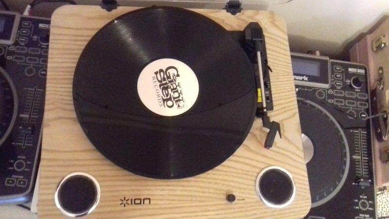 Vinyl turn table