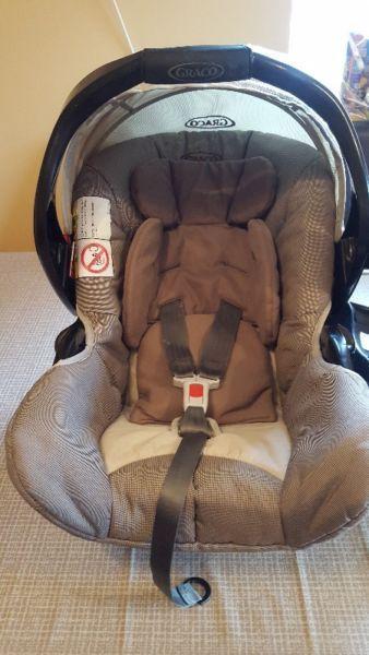 Graco junior carseat and base