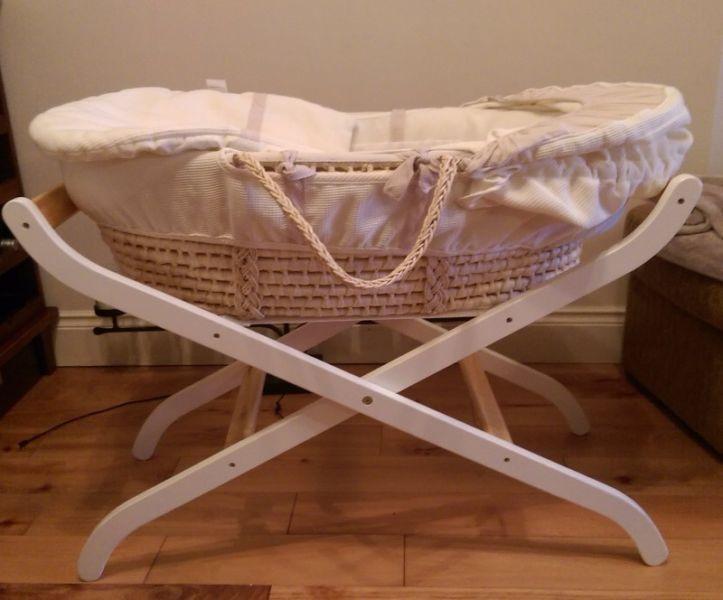 Moses basket plus Stand