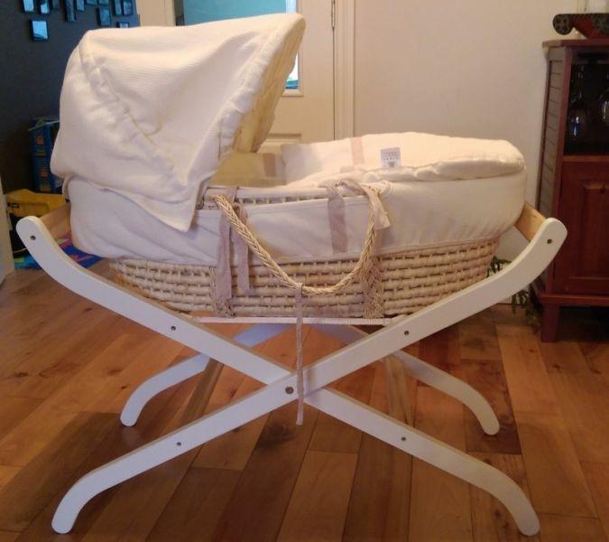 Moses basket plus Stand