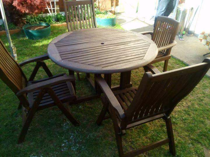 garden table chairs