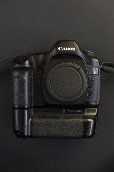 Canon 5D + 2 Lenses + Battery Grip + Memory Card