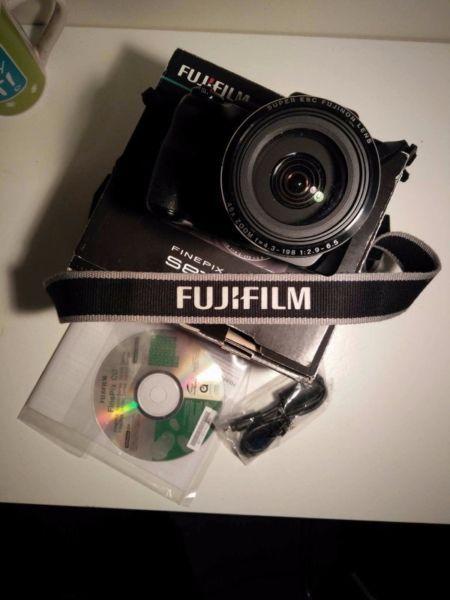 Fujfilm FinePix S8500 Ditigal Camera - Black (16.2 MP, 46x optical zoom)