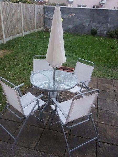 Table chair umbrella