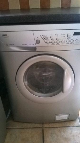 Zanussi Washing Machine/Drier Combo - Good condition - Excellent value