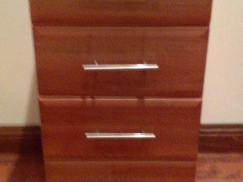 Solid wood 4 drawer unit