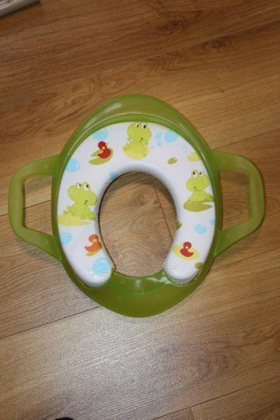 Toilet seat, green, frogs. 5€