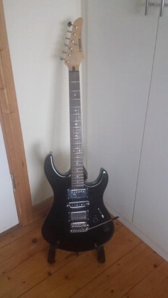 Mint Yamaha ERG 121 Electric Guitar