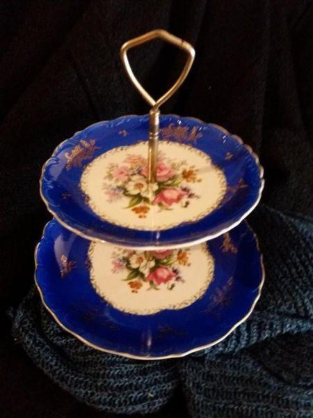 Cake stand blue with flowers