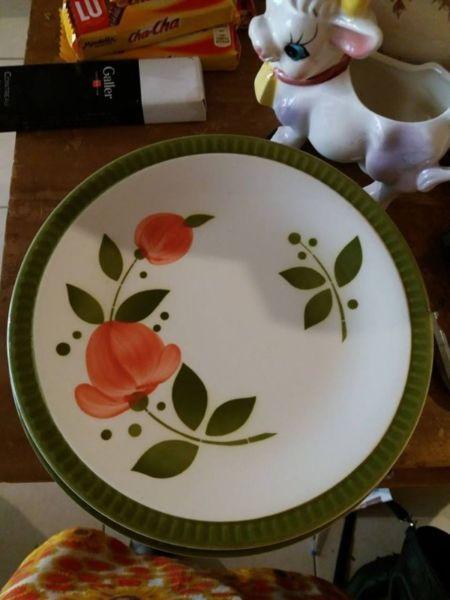 Vintage plates with flowers for dessert