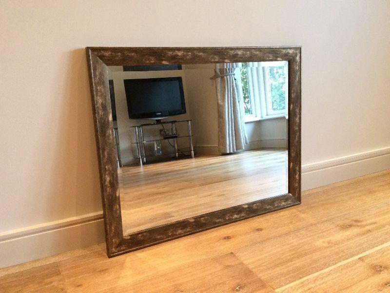 Simple classic mirror
