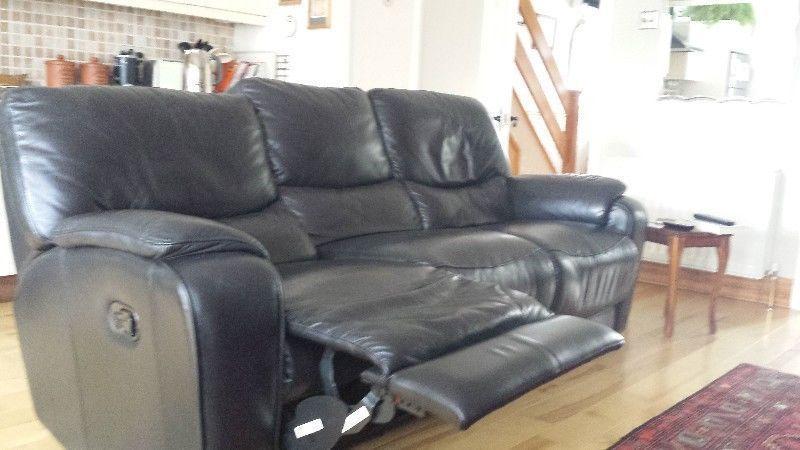 3 seat recliner beautiful soft leather.perfect condition