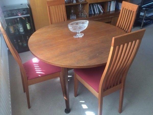 Dining Room Table & Chairs (4)