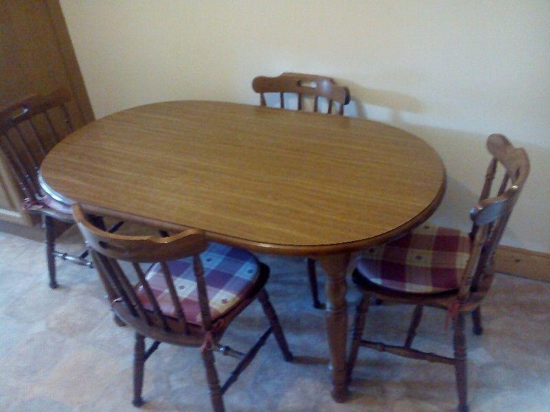 Dining / Kitchen Table and 4 Chairs