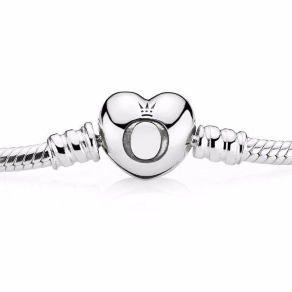 Genuine Pandora Moments Silver Heart Clasp 19cm Bracelet (Brand New In Box)