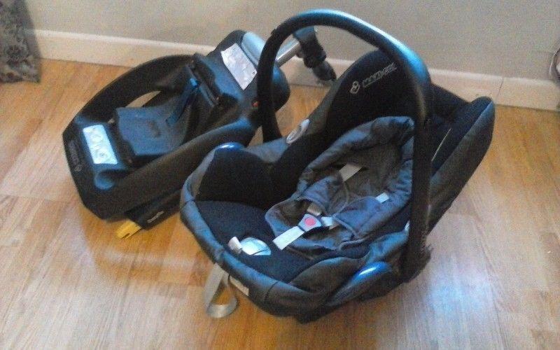 MAXI COSIE CAR SEAT AND ISOFIX BASE