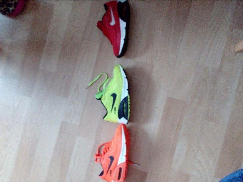 3 pairs of Nike air max