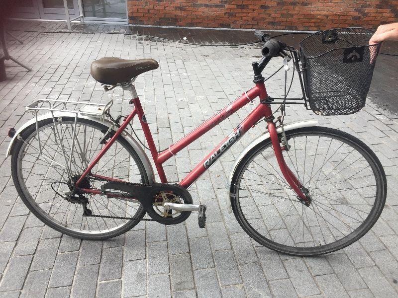 RALEIGH BIKE FOR SALE - 6 GEARS, PERFECT FOR RIDING