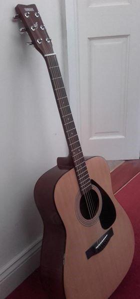 Accoustic Guitar Yamaha F310