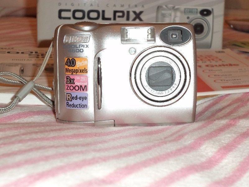 Kids will like it, Nikon digital camera 4megapix, with docs and box, in working condition