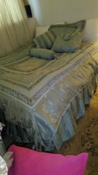Beautiful Victoriaian Bed Set