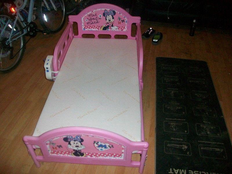 mjnnie mouse single bed