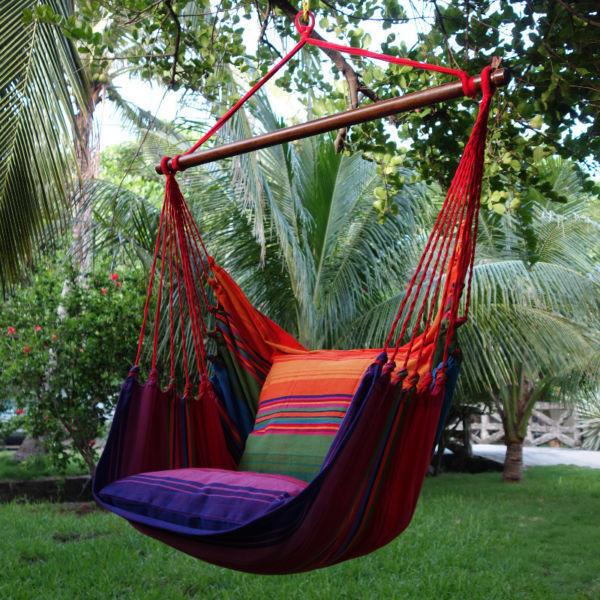 Hanging chair XL Guatamala with matching cushion covers. New item