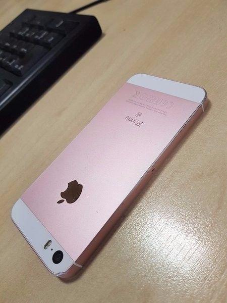 iPhone SE Rose Gold - Only 7 months old!