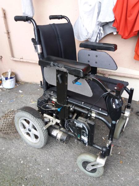 Electric wheelchair